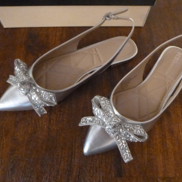 BCBGenerations SILVER KATLY SHOES sz-7 NIB POINTY FLATS - Picture 9 of 11